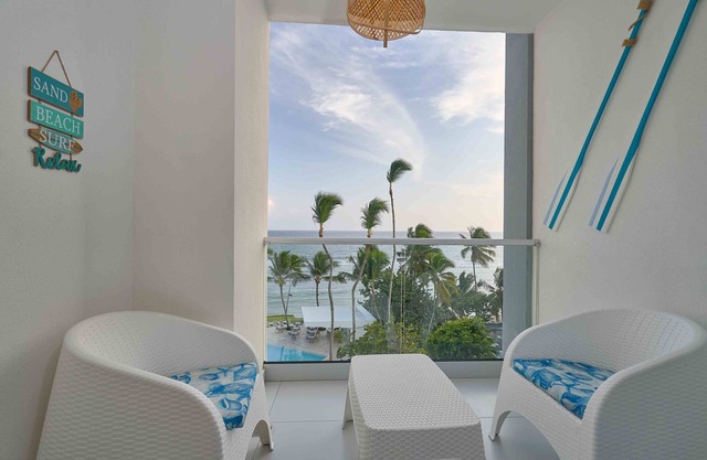 Caribbean Beachfront Apartment. W/Scenic view