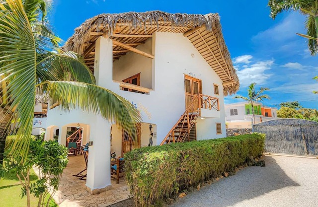 Caribbean villa a 10-minute walk from 2 fantastic white sand beaches.