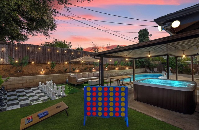 Carlton Serenity, Jacuzzi, Pool, BBQ, Games, Arcade, Fire Pit, 2 King Beds, Golf