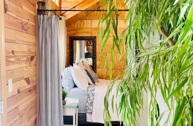 “CAROLINA” tiny house with Pond View