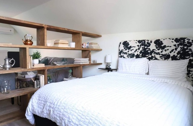 Carriage House | High St .2 mi | K9s Welcome