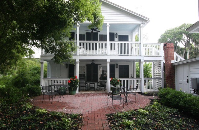 Carriage House under Live Oaks in historic Beaufort SC
