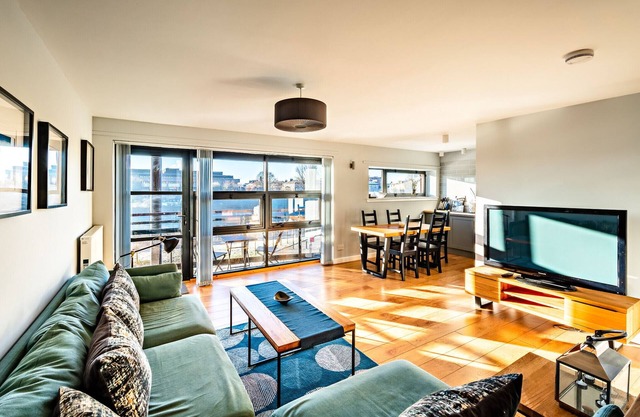 Carrick Quay Two bedrooms with balcony