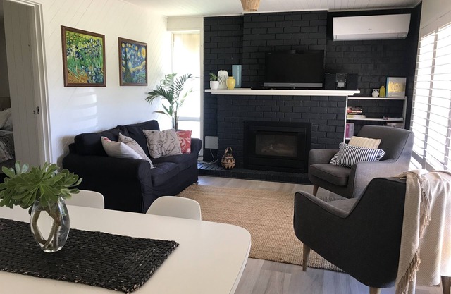 Carrickalinga Cottage - relaxing beach escape