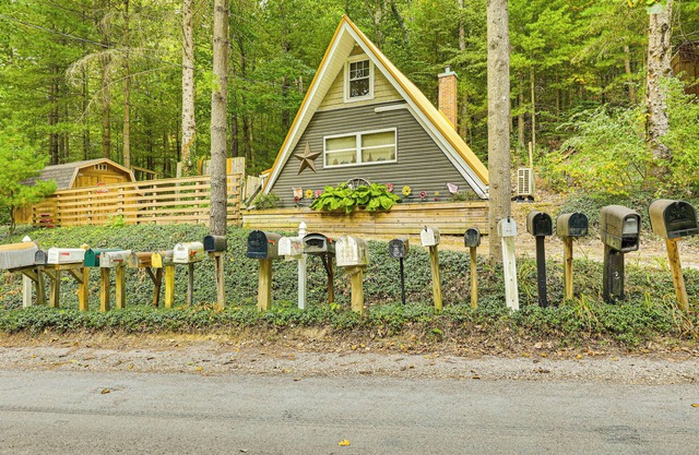 Carrollton Cabin w/Patio & Fire Pit!