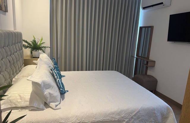 Cartagena luxury Apt 1405 sleeps 6 at a great price