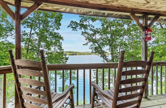 Carters Lake, Lakeside Cabin #8, includes free boat slip at the Marina