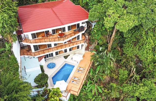 Casa Alegria, Private Beach Access, Ocean View, 4 bdrs. Home