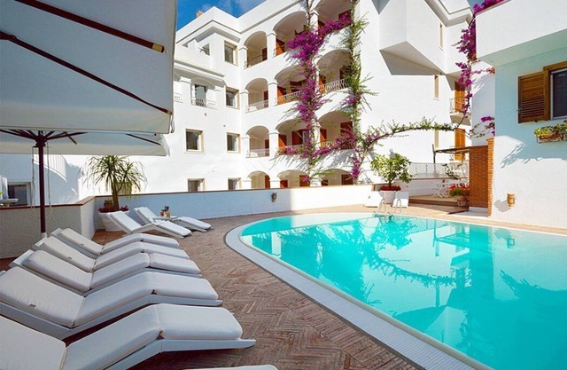Casa Alloro C: A welcoming apartment located in the center of Minori and a few meters from the sea.