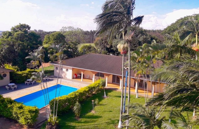 Casa Ampla com Varanda, Piscina, Vista Panorâmica por do Sol, Natureza!