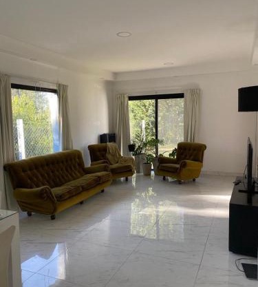 Casa amplia y moderna