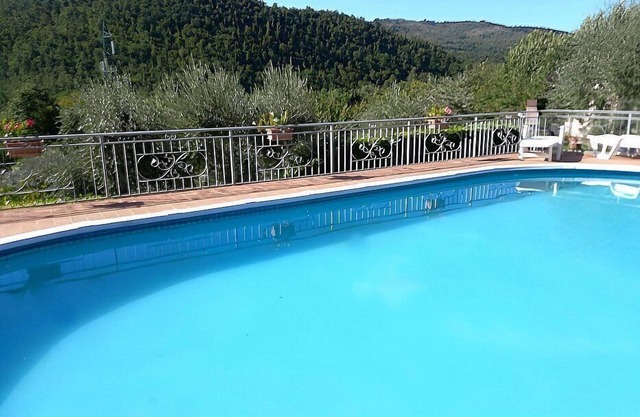 Casa Binetta A: A characteristic and welcoming two-story independent house situated in the heart of the Tuscan countryside.