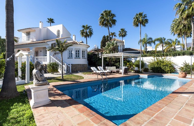Casa Blanca | Villa with garden in Estepona