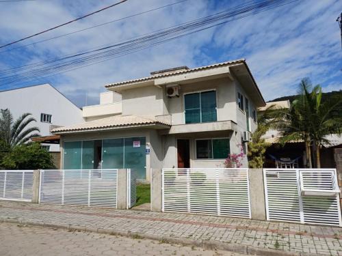 Casa Bombinhas Com Piscina