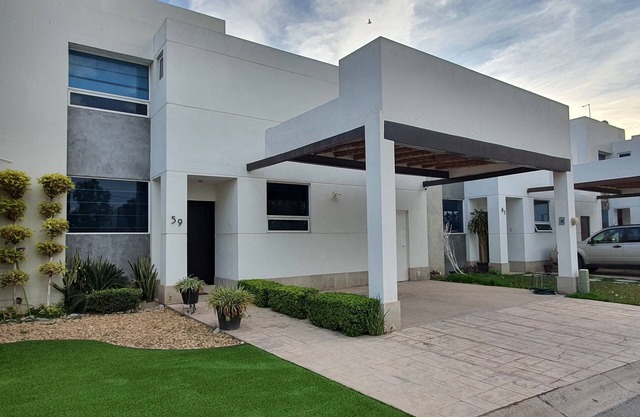 Casa Brendas 59: 3 BR house, best location in Torreon, completely furnished