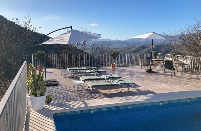 Casa Cerretillo, "A slice of paradise" Rural White House with Modern Luxuries