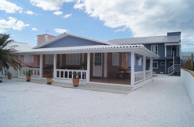 Casa com 4 quartos à 200 m da praia c/churrasqueira