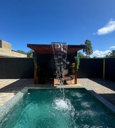 Casa com vista para o mar e piscina em Milagres