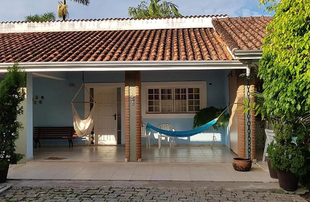 Casa com churrasqueira no Centro de Caraguatatuba