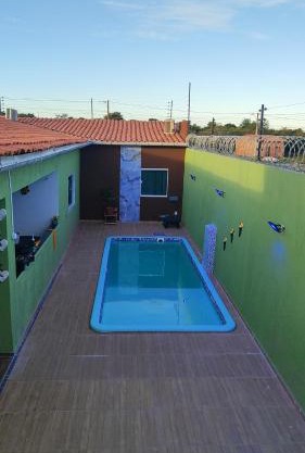 Casa com dois quartos e piscina