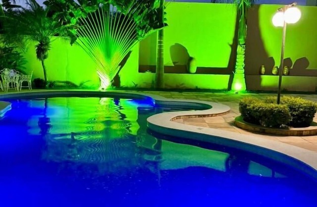 Casa com Piscina - Quartos Privativos