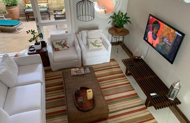 Casa com piscina e churrasq na Praia de Camburí