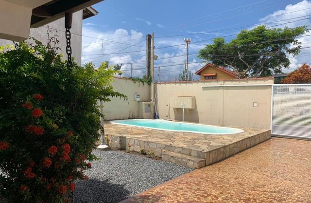 Casa com piscina em São Sebastião próxima a praia e espaços de casamentos