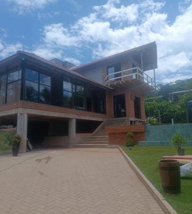 Casa com piscina em Torres