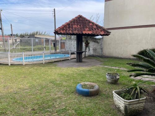 Casa com piscina foi toda reformada venha conferir