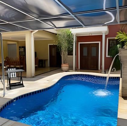 Casa com piscina no Botânico