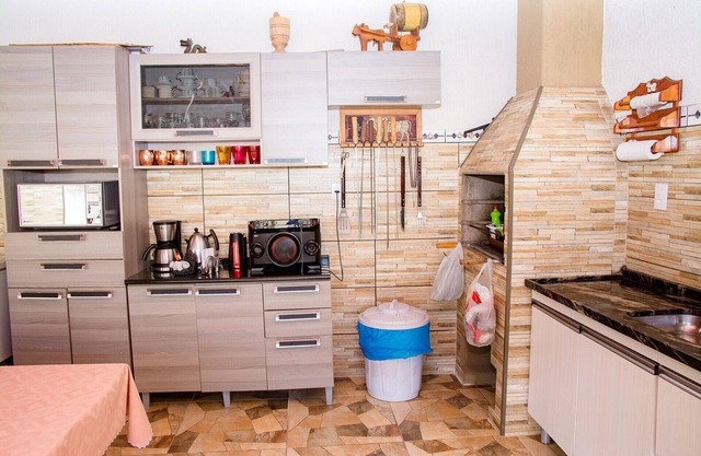 Casa com Wifi e piscina no centro de Caraguatatuba