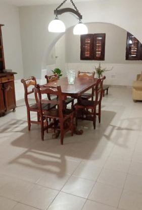 Casa con asador y Garaje a 5 minutos del estadio La Banda Santiago del Estero