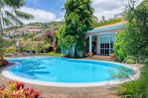 Casa das Bromélias, a Home in Madeira