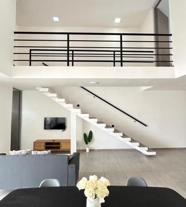 Casa de 2 Recámaras con Alberca cerca de Plazas Altabrisa