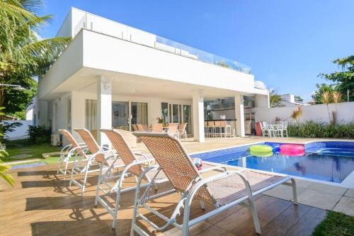 Casa de alto padrão, com 5 suítes, a 50m praia de Barequeçaba