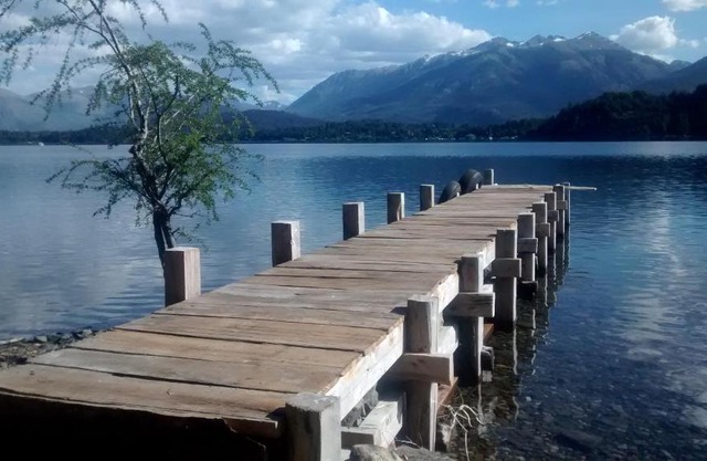 Casa de campo con costa de lago