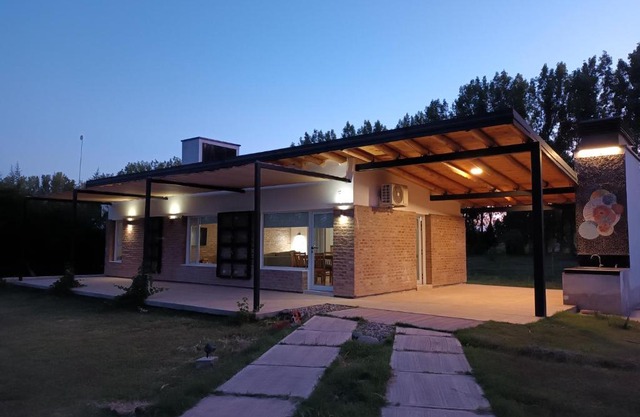 Casa de Campo Benegas con cochera y parrilla