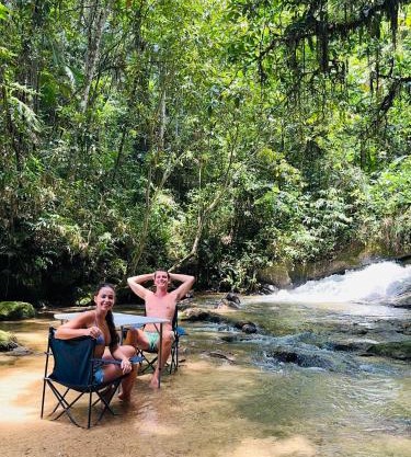Casa de campo com cachoeira no quintal