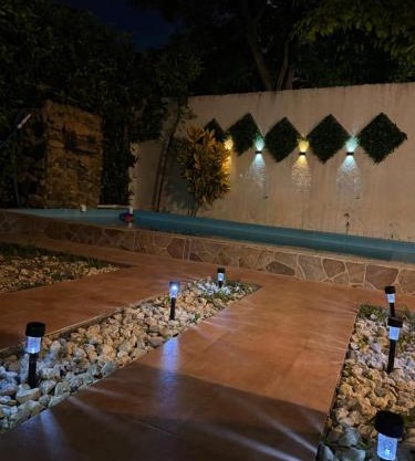 Casa de campo con piscina, aire acondicionado, estacionamiento privado con BBQ