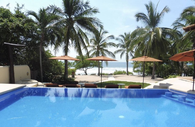 Casa de la Costa - Luxury Beachfront Suites