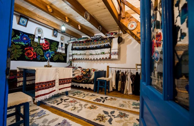 Casa de Parade-Traditional guesthouse