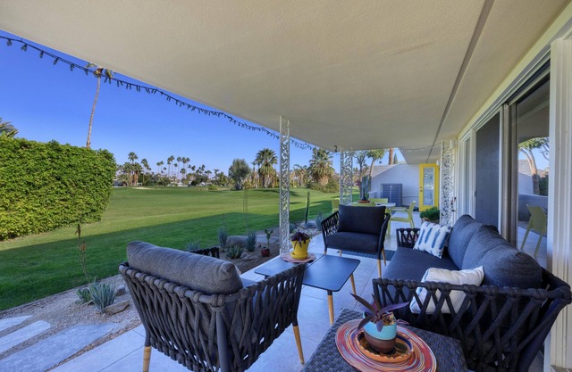 Casa de Pomelo: Canyon Country Club Colony in South Palm Springs