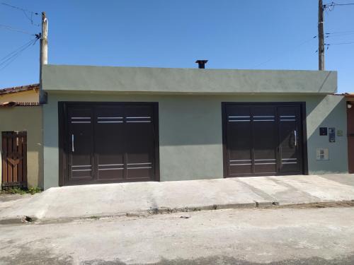 Casa de Praia -500 metros da Praia - Com 06 camas -sendo duas de casal - Garagem e entrada individual- Ar condicionado e roupa de cama