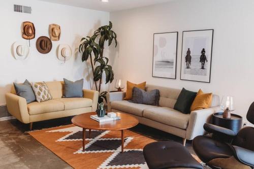 Casa de Vaqueros! Family&Pet Friendly! 3mi to the Beach!