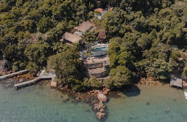 Casa de Vidro com piscina - costeira Paraty Mirim