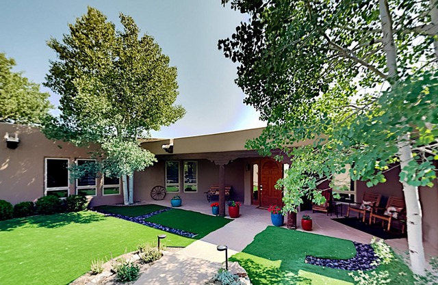Casa del Oso - luxury updates, central AC & Sangre de Cristo Mountain views