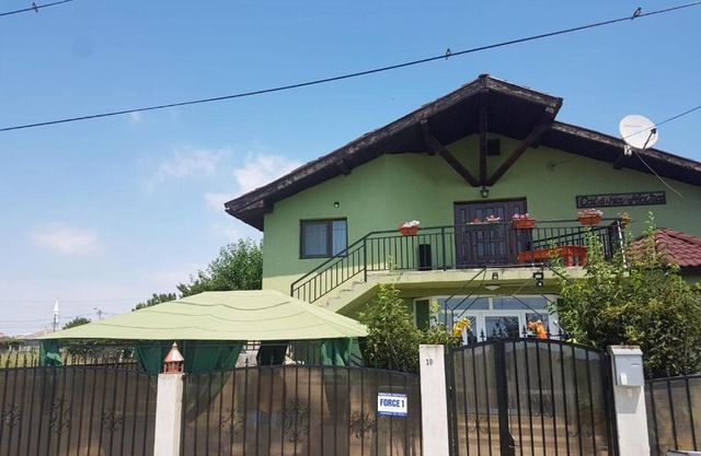 Casa Dyny 2 Mai