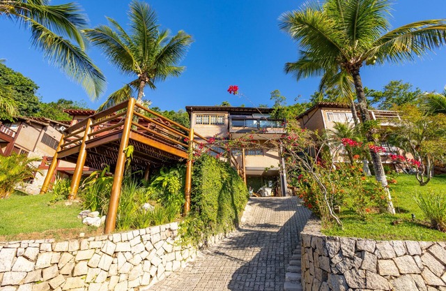 Casa em Condomínio em Ilhabela com Piscina e Vista Para o mar