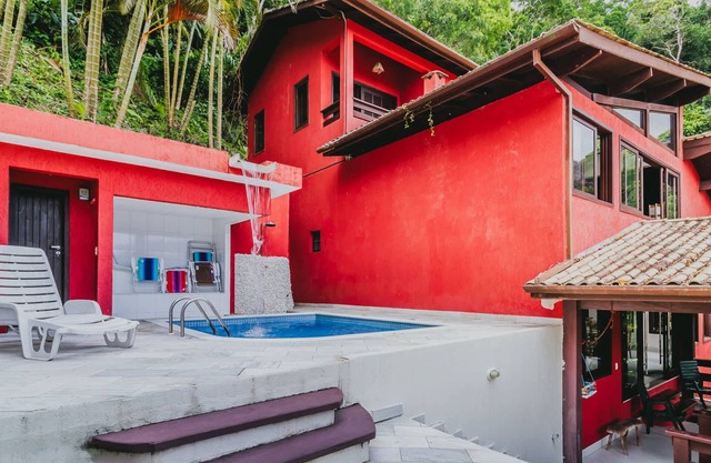 Casa em São Sebastião com piscina praia e conforto