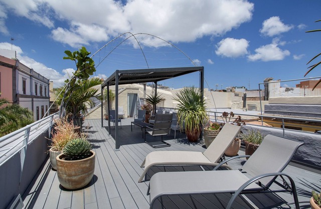 "Casa Montesdeoca - Tamarindo" with Balcony & Wi-Fi